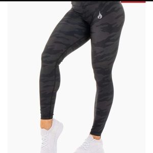 Ryderwear black camo scrunch leggings